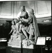Statue of C. Columbus and Queen Isabella