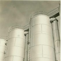 Silos or storage tanks