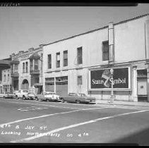 Los Leones Cafe appears in image