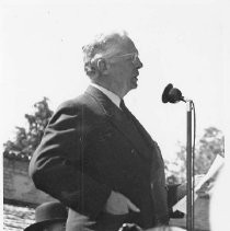 Governor Olsen speaking at Sutter's Fort