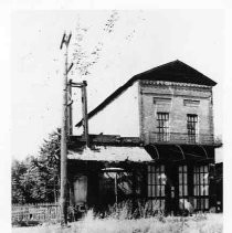 Tuolomne Engine House #1 (left), Springfield Brewery (right)