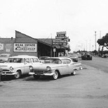 Street scene along Fair Oaks Blvd. in Carmichael