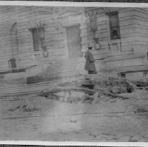 Distortion of pavement and tracks on Mission Street near Seventh, 7 A.M., 19th [April]. G.R. Davis in center