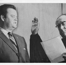 Duane Lowe being sworn in by Judge Albert H. Mundt