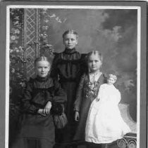 Freda, Rosa, and Lillian Hebbel