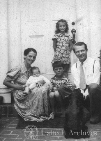 Linus and Ava Helen Pauling with their children