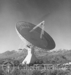 130-foot radio telescope views