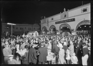 Easter prize award at Hattem's Market, South Vermont Avenue and West 81st Street, Los Angeles, CA, 1930