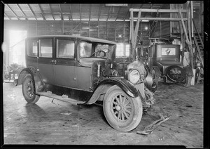 Peerless & Ford wreck, Norwalk in Lyster's Day & Nite Garage, 1518 1st Street, Norwalk, Lindale- assured, Southern California, 1931