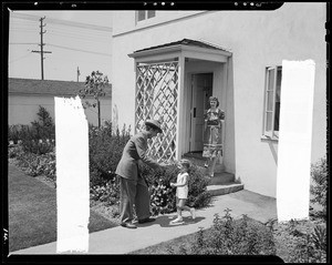 Living in Wyvernwood, 2901 East Olympic Boulevard, Los Angeles, CA, 1940