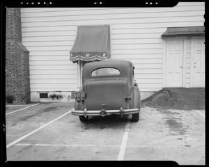 Packard sedan on Carl's Viewpark parking lot, Southern California, 1940