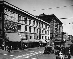 Looking east on East Fifth Street from South Main Street in Downtown at the Belmont Grill