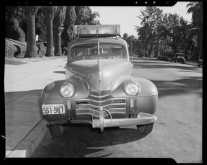 Damage to front of 1940 Oldsmobile sedan and damage to rear of Pontiac coupe, Los Angeles, CA, 1940