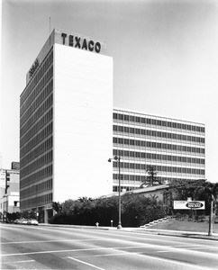 Photo of the Texaco Building on Wilshire Boulevard, facing east