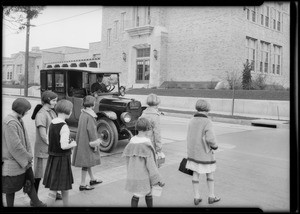 Yellow Cab driver training on Western Avenue, Southern California, 1926