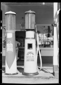 Economy pump, Southern California, 1932