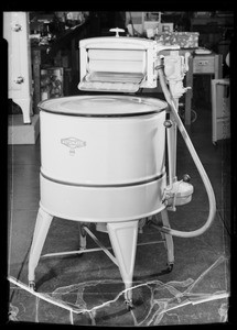 Washing machine, Southern California, 1936