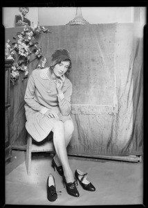 Trying shoes on girl, Star Shoe Co., Southern California, 1929