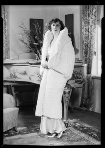 Home portraits, Mrs. Rinaldo, Los Angeles, CA, 1932