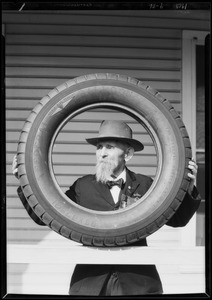 Old soldier & Federal tire, Southern California, 1929