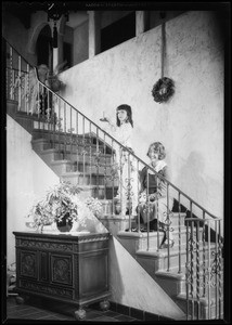 Mrs. Annis & children at their home, Southern California, 1932