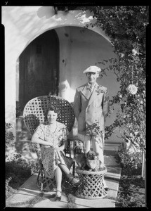 Home at 10311 Glenbarr Avenue, family group & 2 dogs, Los Angeles, CA, 1933