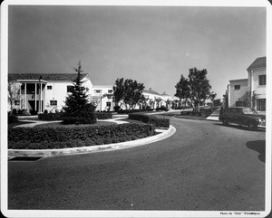 Residential area in Park La Brea, Los Angeles, with circular drive through cul de sac