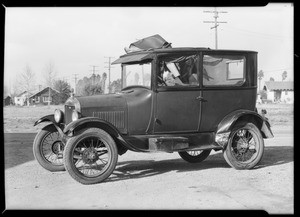 Pontiac and Ford, Intersection of Clara Street and Atlantic Avenue, Bell, CA, 1932