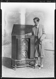 Golfers & radio, Southern California, 1929