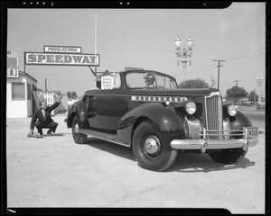 Jimmy Dunn and midget race cars, Southern California, 1940