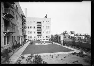 Havenhurst Apartments, new garden picture, Southern California, 1925