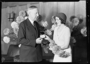 Mayor Porter receiving first pass to dahlia show, Southern California, 1932