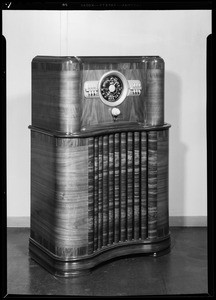 Zenith radio and Gulbransen piano, Southern California, 1940