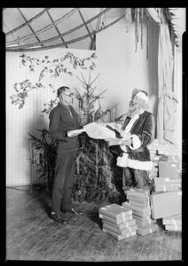 Distribution of packages at soldier's home, Southern California, 1925