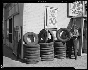 Parkhouse Brothers service station at Slauson Avenue and Santa Fe Avenue, Huntington Park, CA, 1940