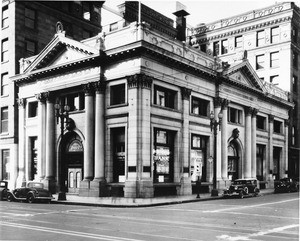 The Farmers and Merchants National Bank seen from the corner of Fourth Street and Main Street, Los Angeles, ca.1936-1958