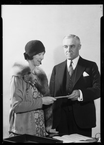 President Kerr of Chamber of Commerce and winner of Trans World Airlines slogan, Southern California, 1931