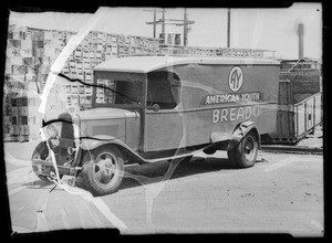 Wrecked American Youth Bread truck - Safeway stores, owner & assured, Southern California, 1935