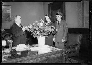 Mayor Shaw, florists publicity, Southern California, 1935