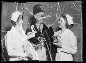 Potentate Ritter and nurses with quintuplets, Southern California, 1936