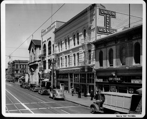 Looking north along Main Street between Second Street and Third Street