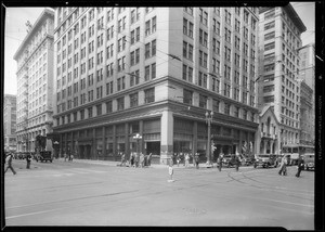 7th Street and South Spring Street branch of Security First National Bank, damage by earthquake, Los Angeles, CA, 1933