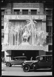 Shrine display over 7th Street door, J.W. Robinson Company, Los Angeles, CA, 1929