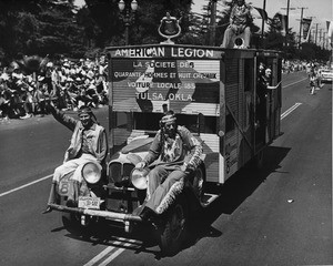 American Legion parade, Long Beach, float featuring the American legion "La Societe Des Quarante Hommes Et Huit Chevaux Voiture Locale 185" from Tulsa