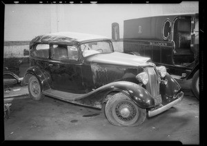 Wrecked Pontiac sedan, Southern California, 1935