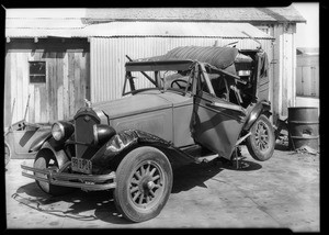 Wrecked cars & intersection of Cerritos Avenue & East South Street, Southern California, 1930