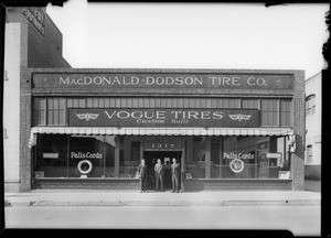 Paul Whiteman's Cord coupe, MacDonald-Dodson Tire Co., Southern California, 1930