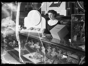 Max Factor display in May Co., "Please vote", Southern California, 1936