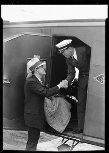 Arrival of officials at Western Air Express, Southern California, 1929