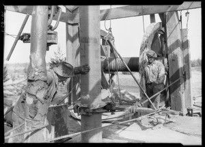 Wilson Willard equipment in use and oil field operators on Signal Hill, CA, 1926